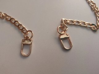 Cadena dorada para bolso. Mide 100 cm