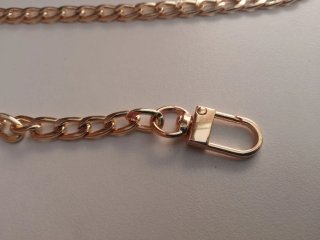 Cadena dorada para bolso. Mide 100 cm