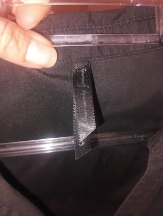Camisa Stradivarius negra entallada cinturón