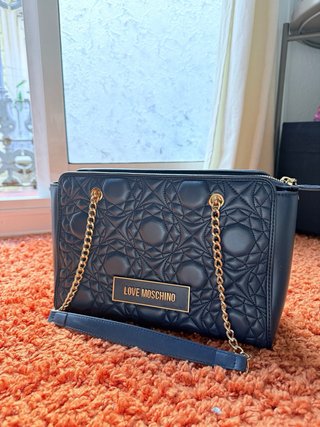 Bolso Love Moschino Negro y Dorado