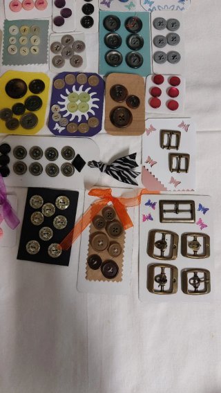 Lotto 290 bottoni e fibbie vintage