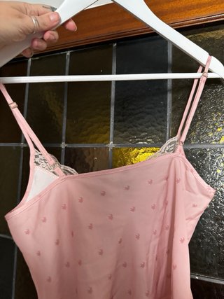 Camiseta tirantes rosa con encaje
