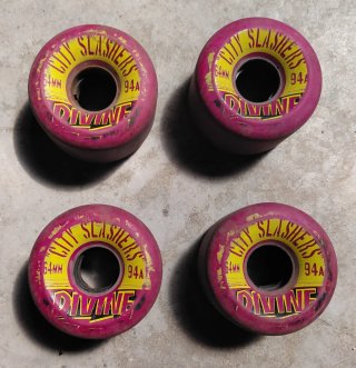Ejes Caliber II + Ruedas Divine City Slashers