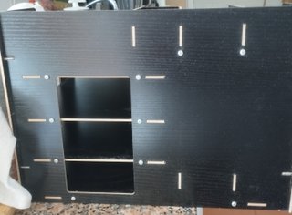 Organizador de libros negro y marrón
