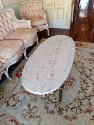 Mesa de centro ovalada mármol y madera