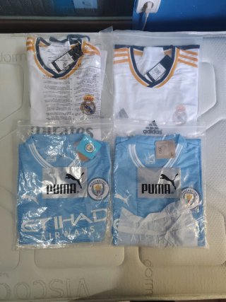 Camisetas de fútbol Adidas.