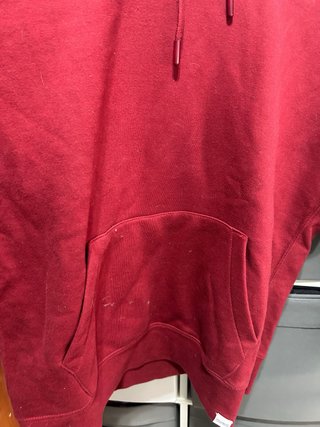 Sudadera con capucha roja