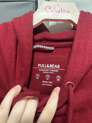 Sudadera con capucha roja
