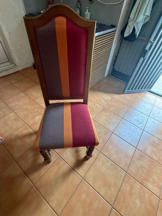 Vendo mesa rustica y 5 sillas.