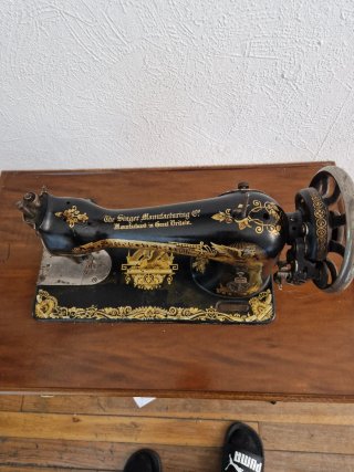 Máquina de coser Singer antigua