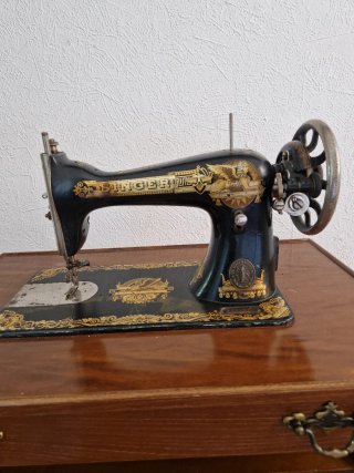 Máquina de coser Singer antigua