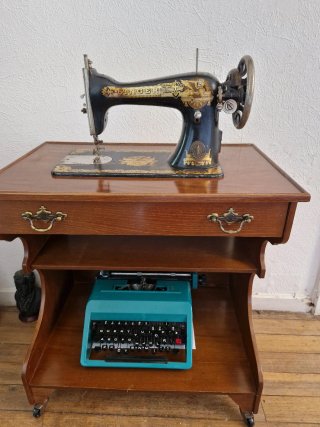 Máquina de coser Singer antigua