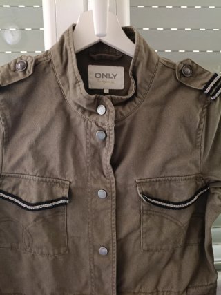 Chaqueta militar Only verde mujer
