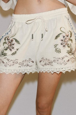 Nuevo. Zara Shorts y Camisa ZW Collection 2026. XS