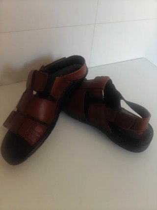 Sandalias de piel marrones