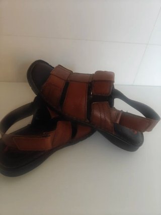 Sandalias de piel marrones