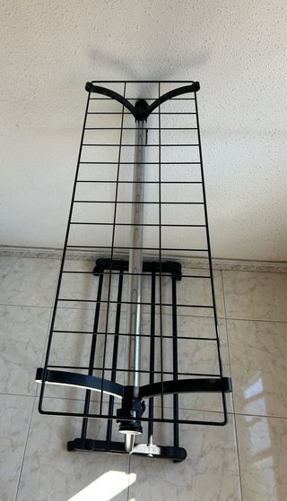 Perchero Metálico con Ruedas.