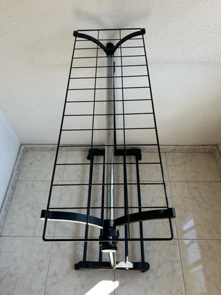 Perchero Metálico con Ruedas.