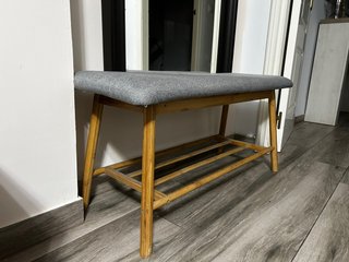15€Banco zapatero con asiento gris
