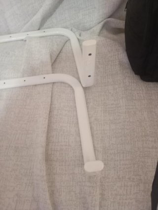 Barras de perchas metálicas blancas