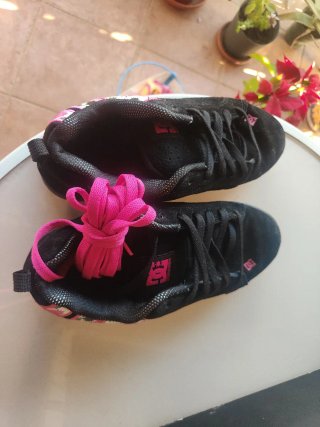 Zapatillas DC Shoes Negras y Rosas