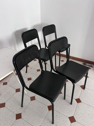 Juego de 4 sillas negras
