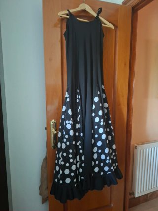 Vestido de sevillanas lunares