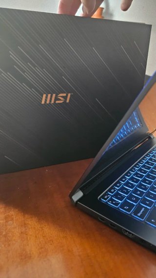 MSI Prestige A15 Portátil Negro/Gris