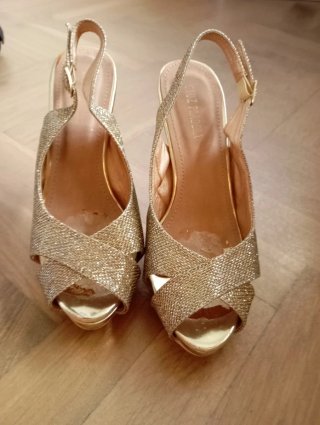 Sandalias de fiesta doradas