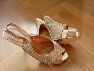 Sandalias de fiesta doradas