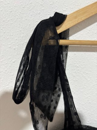 Vestido negro tul con topos