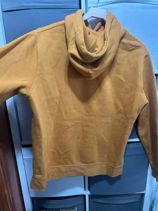 Sudadera con capucha y bolsillo color mostaza