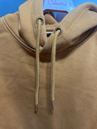 Sudadera con capucha y bolsillo color mostaza