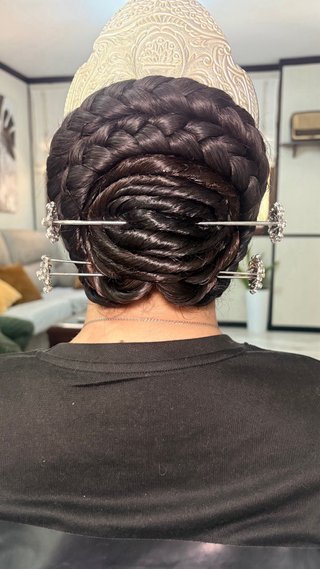 Peinado fallera y maquillaje