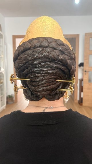 Peinado fallera y maquillaje