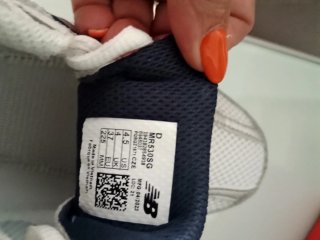 Zapatillas New Balance plateadas y blancas,no son