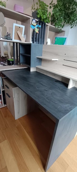 Escritorio moderno de madera
