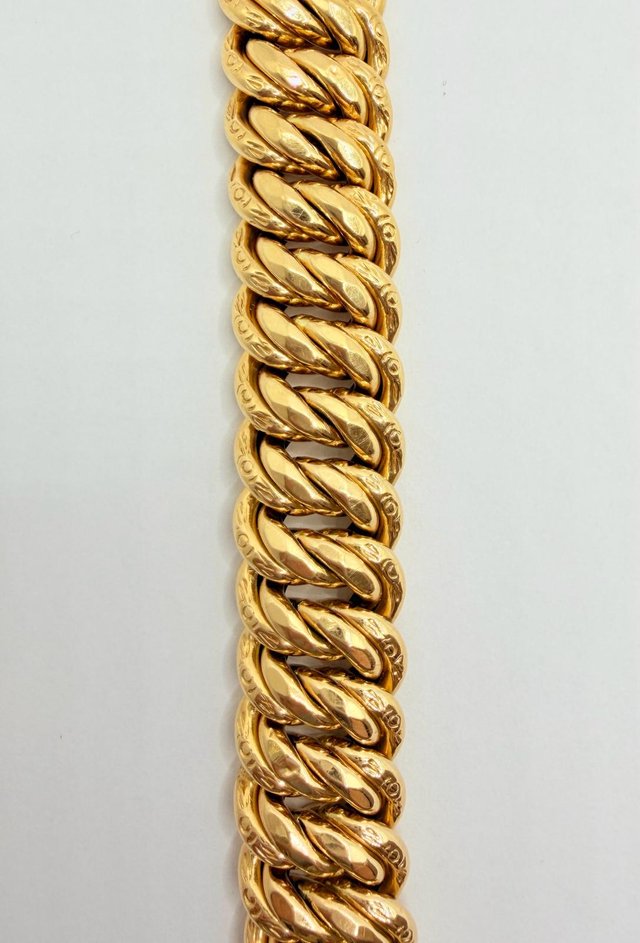 Pulsera Barbada de oro 18k, 35.1 g, 22 cm.