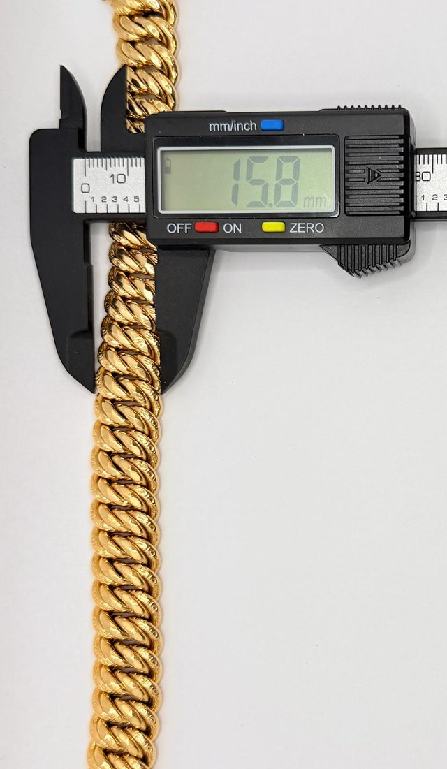 Pulsera Barbada de oro 18k, 35.1 g, 22 cm.