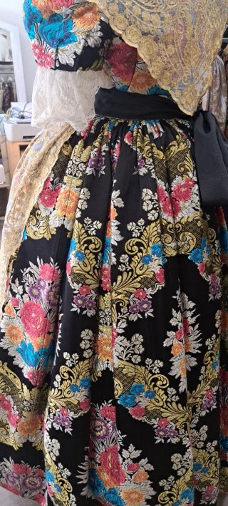 Traje de Fallera Negro y Multicolor