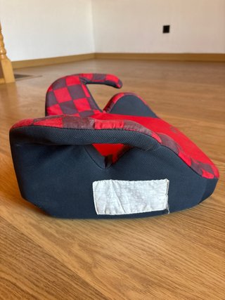 Silla de coche infantil a cuadros