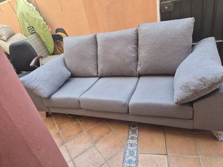 Sofá gris de tela