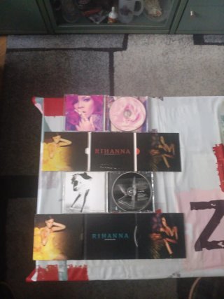 Lote 4 CDs Rihanna (dos de ellos CDs +DVD)