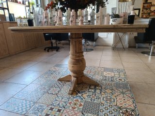Mesa de salón de madera