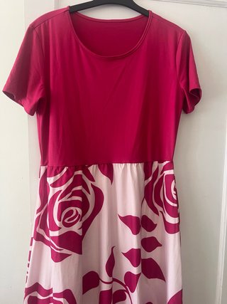 Vestido largo rosa y rojo con flores