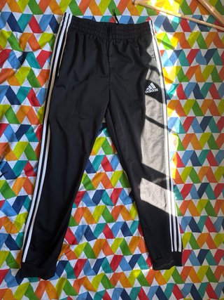 Chaqueta y pantalón Adidas prácticamente nuevo