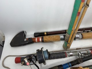 Lote cañas de pescar antiguas