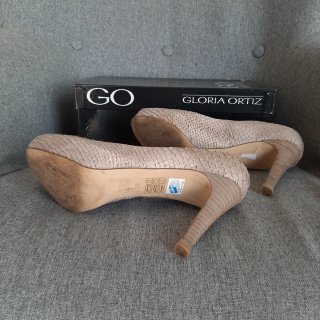 Zapatos tacón Gloria Ortiz beige talla 36