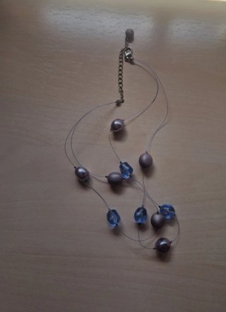 Collar perlas y cristales azul