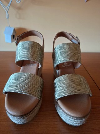 Sandalias cuña mujer doradas y marrones